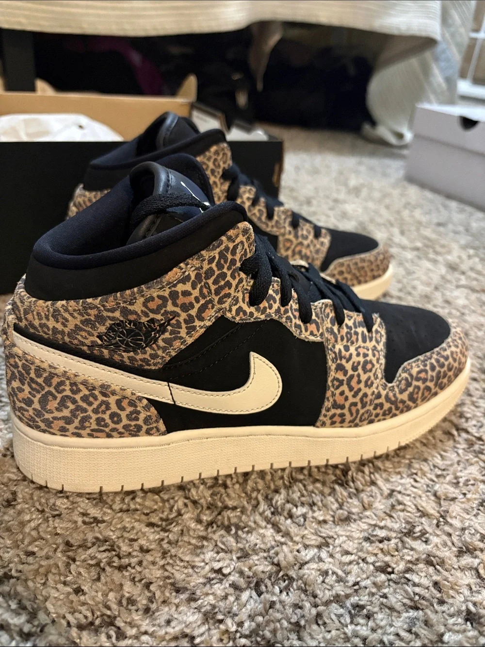 Air Jordan 1 Mid SE GS ‘Leopard’